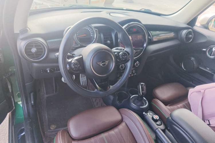 Used MINI 2019 2.0T COOPER S 60th Anniversary Edition Center Console