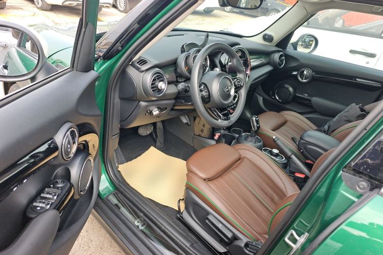 Used MINI 2019 1.5T COOPER Artist Five-Door Edition Driver Seat