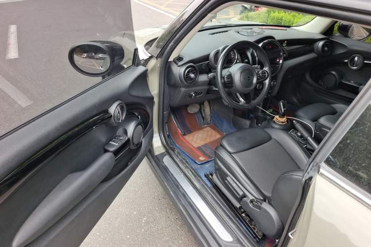 Used MINI 2019 1.5T COOPER Classic Edition Driver Seat