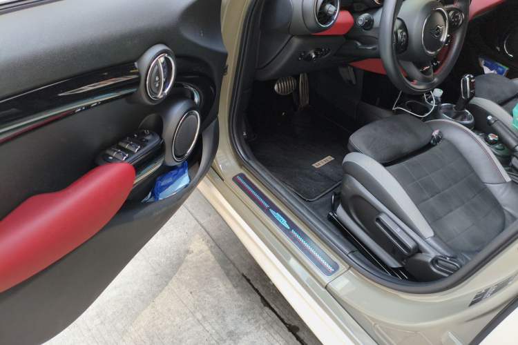 Used MINI 2019 2.0T COOPER S Racing Edition Five-Door Version Driver Seat