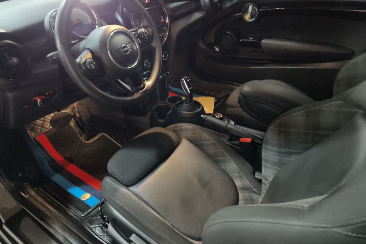 Used MINI 2019 1.5T COOPER Classic Edition Driver Seat