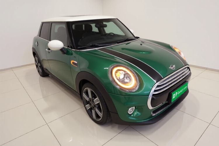 Used MINI 2019 1.5T COOPER 60th Anniversary Edition Five-Door Version Front Right 45 Deg