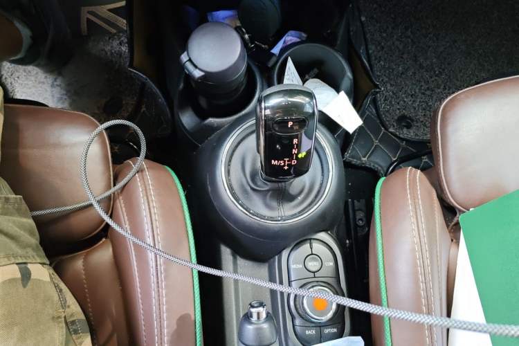Used MINI 2019 1.5T COOPER 60th Anniversary Edition Five-Door Version Gear Lever