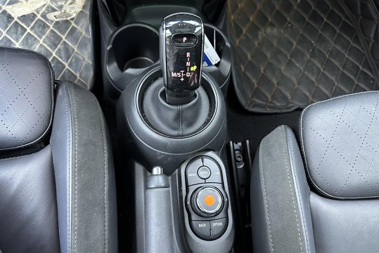 Used MINI 2019 1.5T COOPER Artist Gear Lever