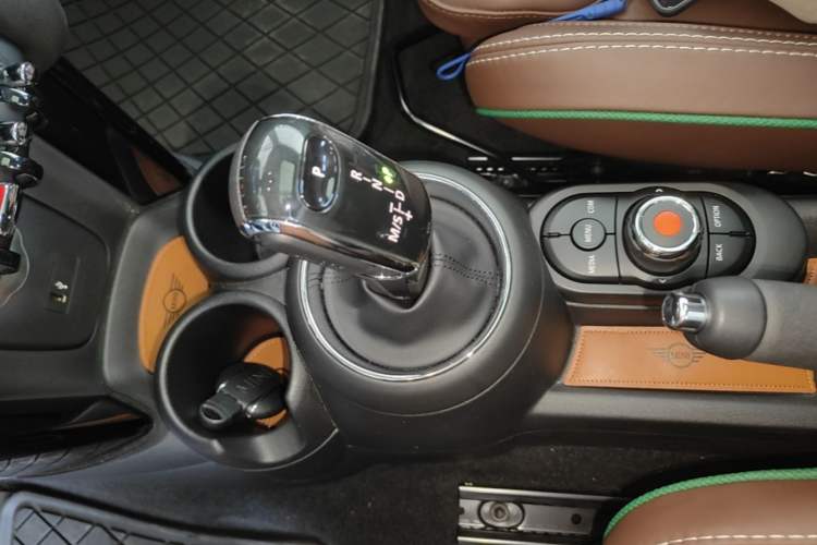 Used MINI 2019 2.0T COOPER S Classic Edition Gear Lever