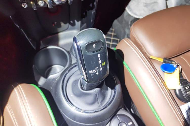 Used MINI 2019 2.0T COOPER S 60th Anniversary Edition Gear Lever