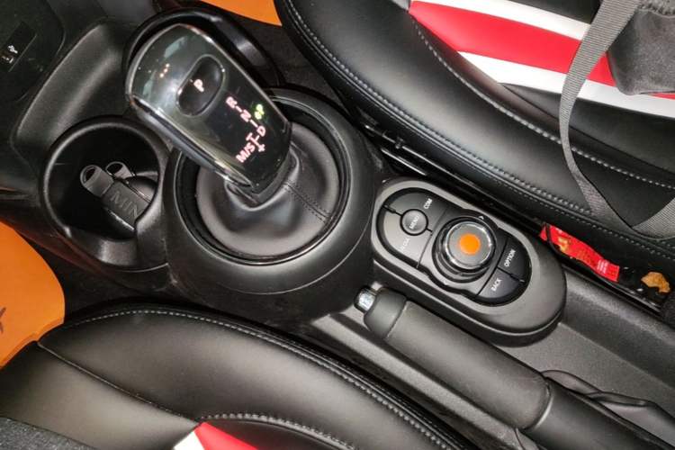 Used MINI 2019 1.5T ONE Five-Door Edition Gear Lever