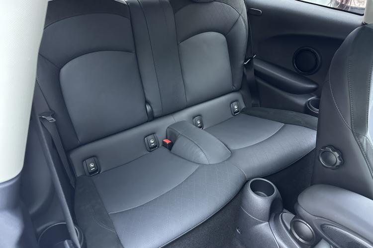 Used MINI 2019 1.5T COOPER Artist Interior 2