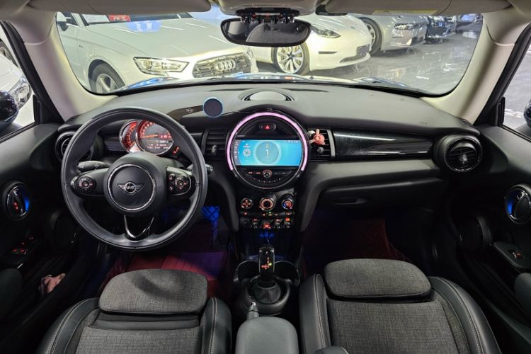 Used MINI 2019 1.5T COOPER Classic Edition Interior 2