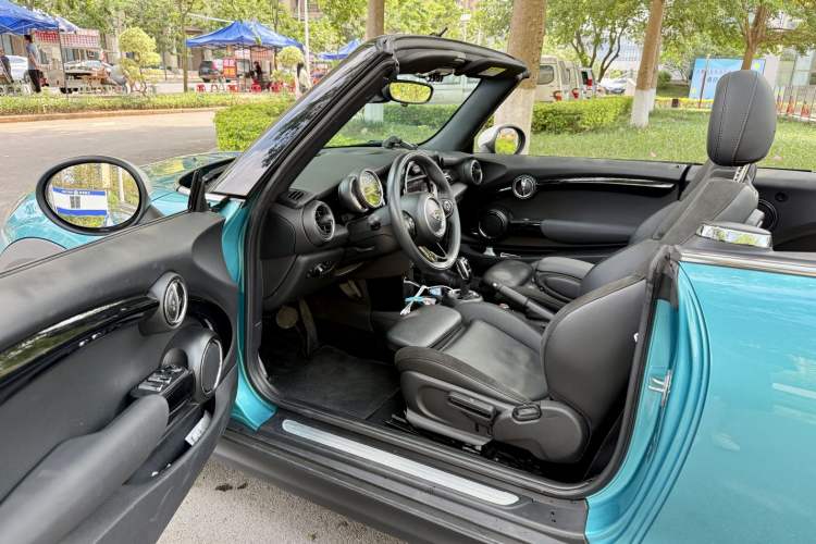 Used MINI 2019 1.5T COOPER CABRIO Classic Edition Interior 2