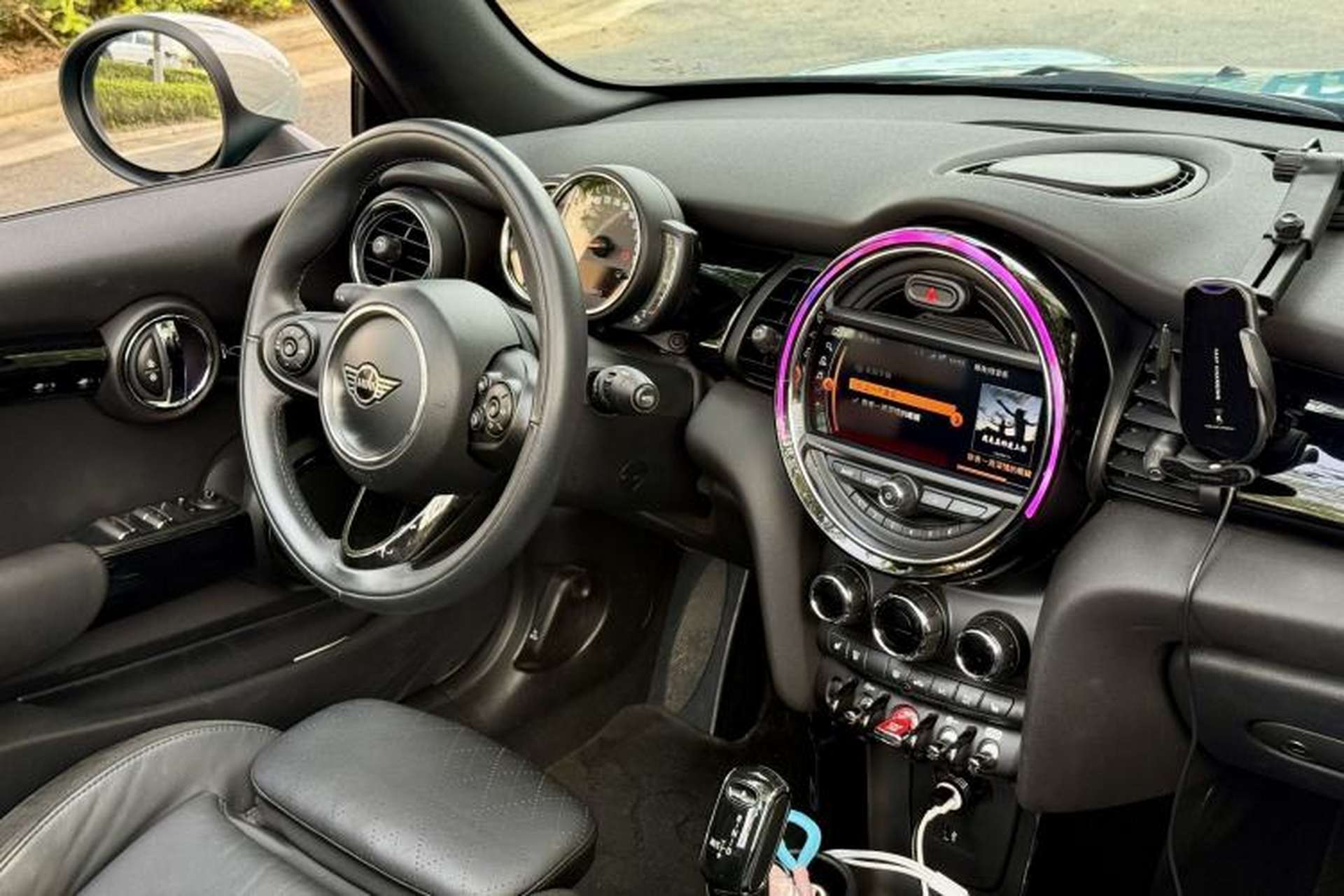 Used MINI 2019 1.5T COOPER CABRIO Classic Edition Interior 4