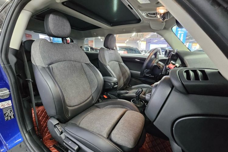 Used MINI 2019 1.5T COOPER Classic Edition Interior 5