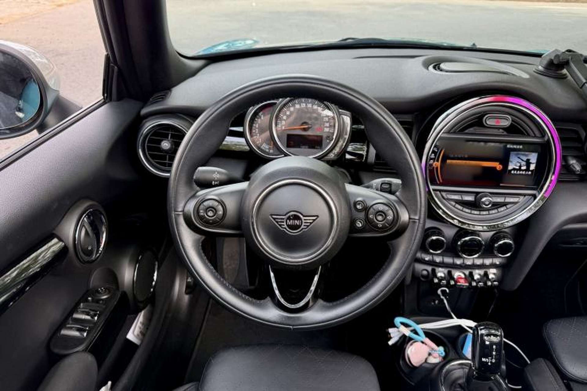 Used MINI 2019 1.5T COOPER CABRIO Classic Edition Interior 5