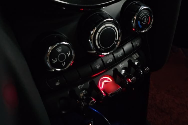 Used MINI 2019 1.5T COOPER Classic Edition Interior 6