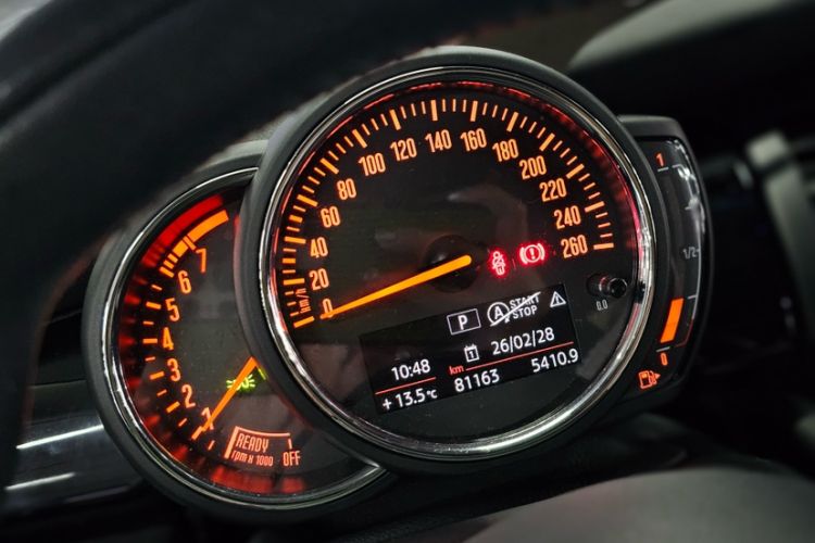 Used MINI 2019 1.5T COOPER Classic Edition Odometer Close Up