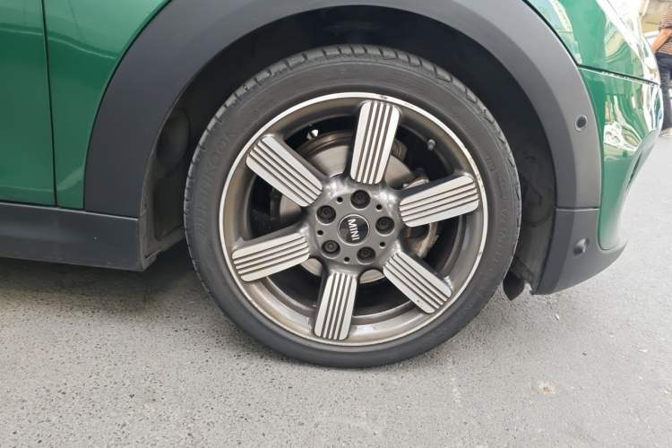 Used MINI 2019 1.5T COOPER 60th Anniversary Edition Five-Door Version Right Front Wheel Hub