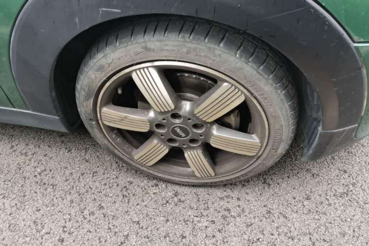 Used MINI  Right Front Wheel Hub