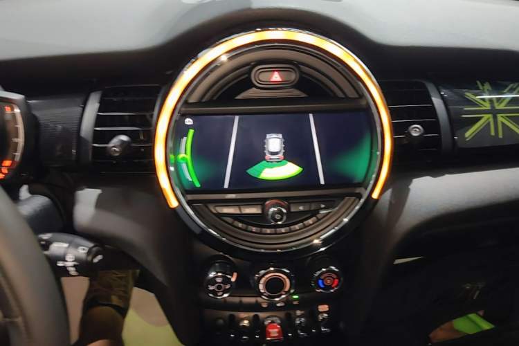 Used MINI 2019 1.5T COOPER Classic Edition Five-Door Version Audio And AC Panel