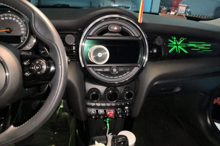 Used MINI 2019 2.0T COOPER S Artist Audio And AC Panel