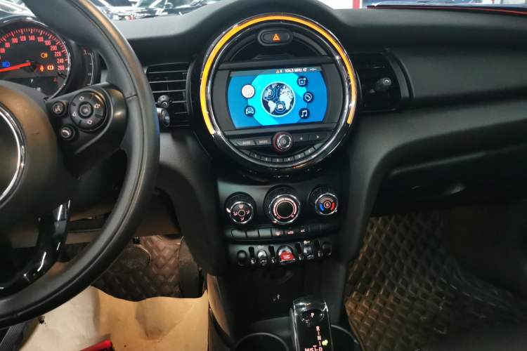 Used MINI 2019 1.5T ONE PLUS Five-Door Edition Audio And AC Panel