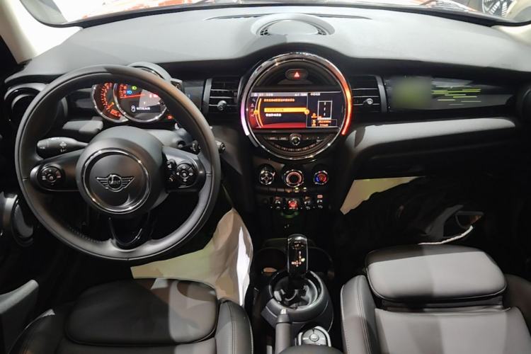 Used MINI 2019 1.5T COOPER Classic Edition Five-Door Version Center Console