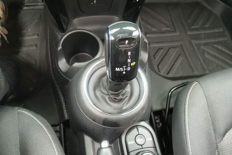 Used MINI 2019 1.5T ONE PLUS Gear Lever