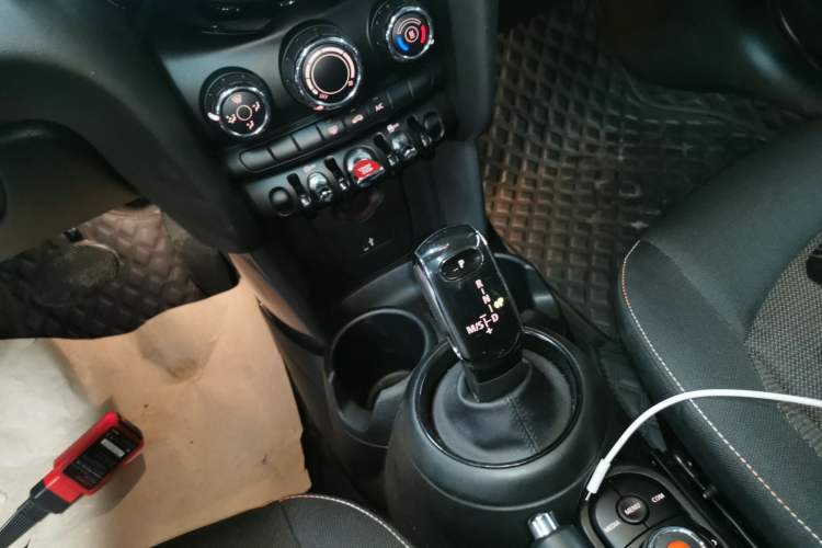 Used MINI 2019 1.5T ONE PLUS Five-Door Edition Gear Lever