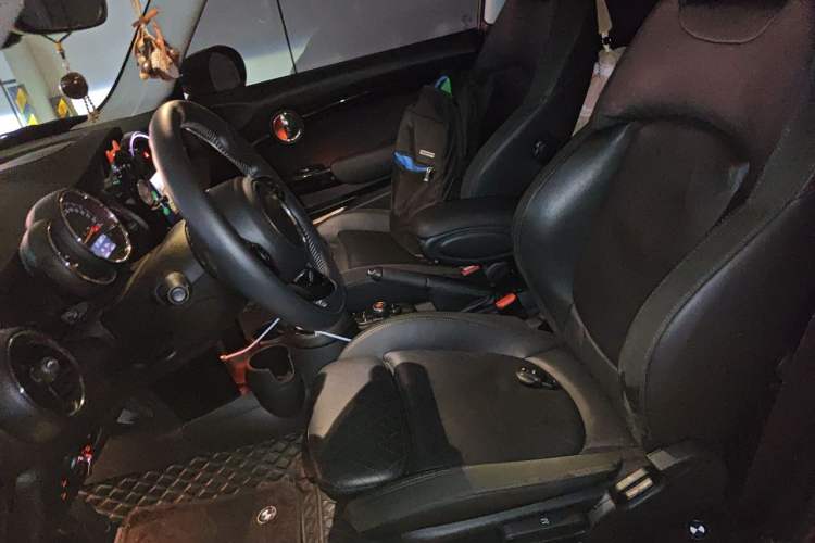 Used MINI 2019 1.5T COOPER Artist Left Front Seat