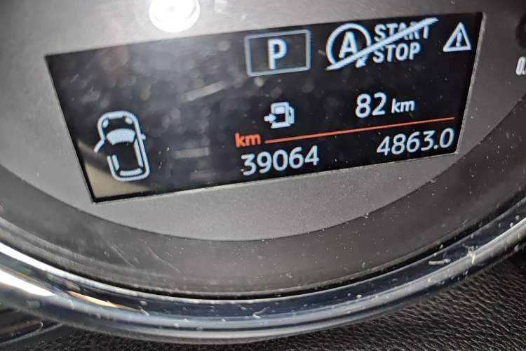 Used MINI 2019 1.5T COOPER Artist Odometer Close Up