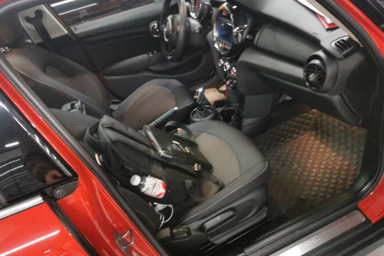 Used MINI 2019 1.5T ONE PLUS Five-Door Edition Right Front Seat