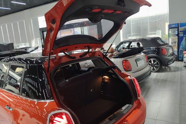 Used MINI 2019 1.5T COOPER Classic Edition Five-Door Version Trunk