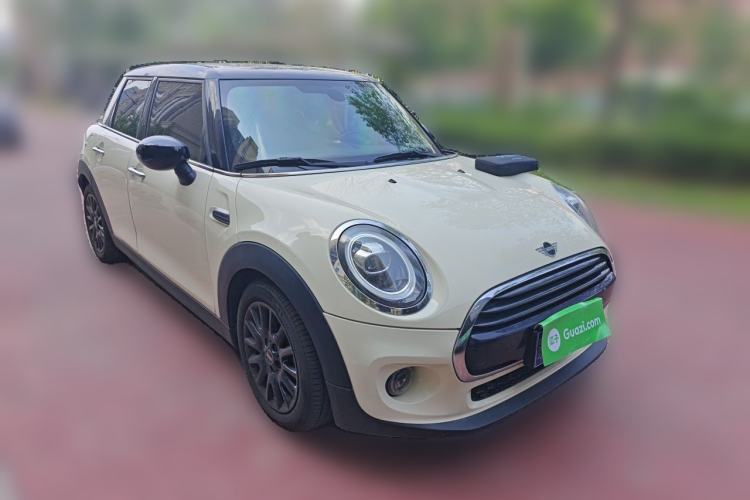 Used MINI 2019 1.5T COOPER Classic Edition Five-Door Version Front Right 45 Deg