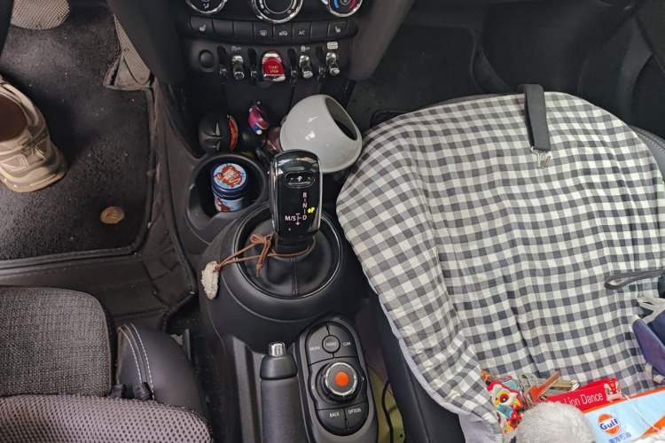 Used MINI 2019 1.5T COOPER Classic Edition Five-Door Version Gear Lever