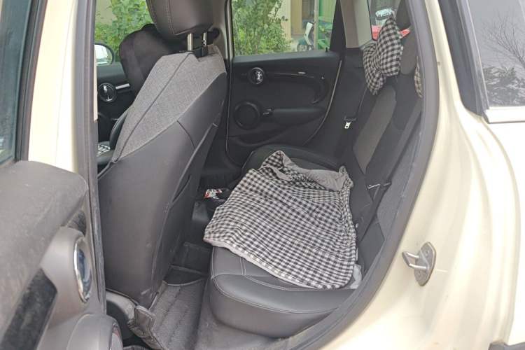 Used MINI 2019 1.5T COOPER Classic Edition Five-Door Version Left Rear Seat