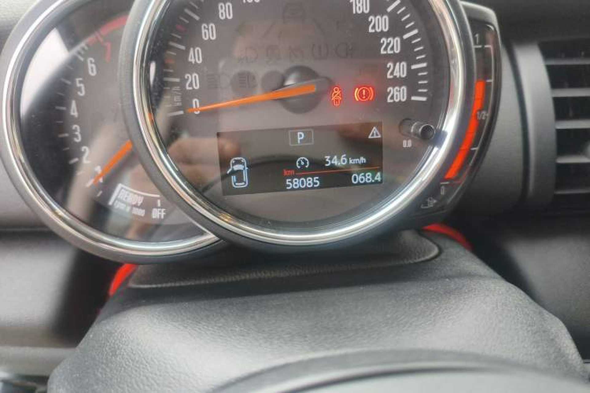 Used MINI 2019 1.5T ONE Odometer Close Up