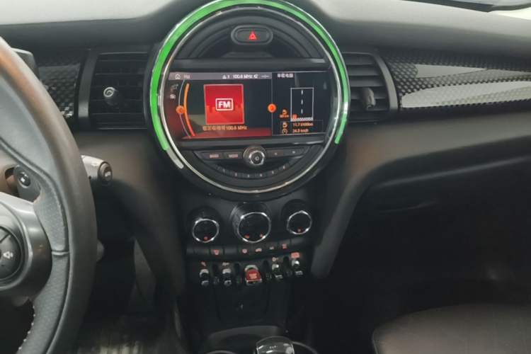 Used MINI 2019 2.0T COOPER S Classic Edition Five-Door Model Audio And AC Panel
