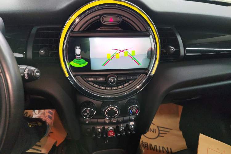 Used MINI 2019 1.5T COOPER Classic Edition Five-Door Version Audio And AC Panel