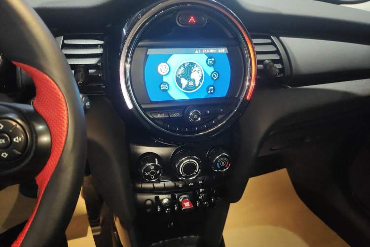 Used MINI 2019 1.5T ONE Five-Door Edition Audio And AC Panel