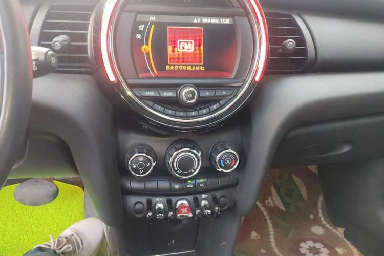Used MINI 2019 1.5T ONE Five-Door Edition Audio And AC Panel