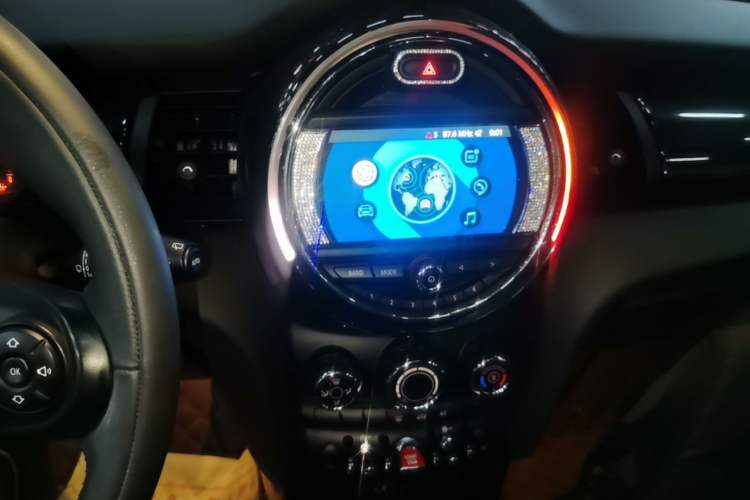 Used MINI 2019 1.5T ONE PLUS Five-Door Edition Audio And AC Panel