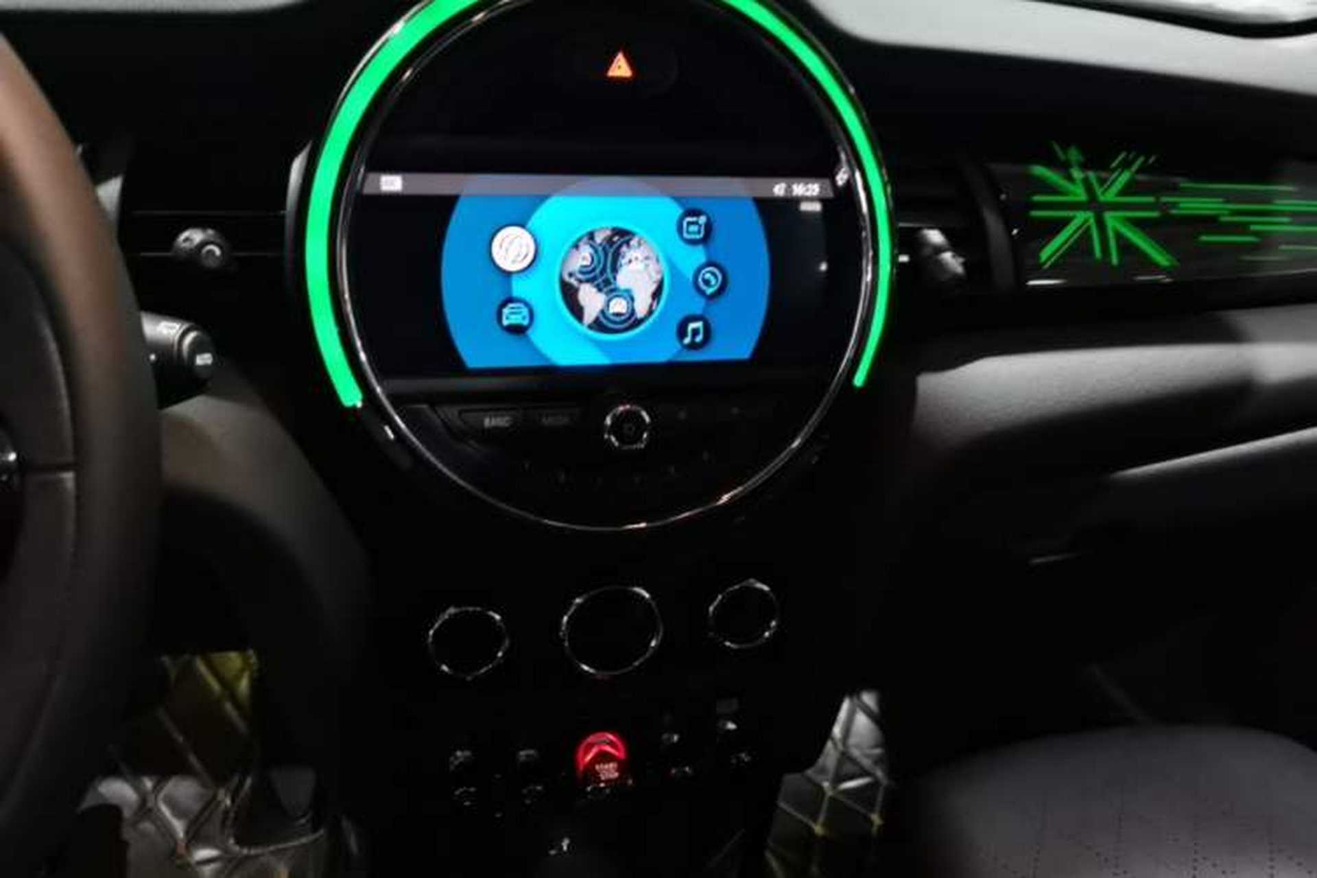 Used MINI 2019 1.5T COOPER Artist Five-Door Edition Audio And AC Panel