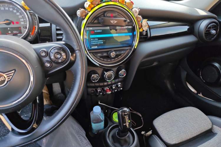 Used MINI 2019 1.5T COOPER Classic Edition Five-Door Version Audio And AC Panel