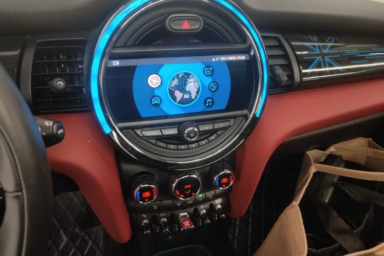 Used MINI 2019 2.0T COOPER S Artist Five-Door Edition Audio And AC Panel