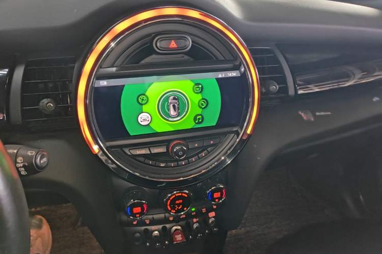 Used MINI 2019 1.5T COOPER Racing Edition Five-Door Model Audio And AC Panel