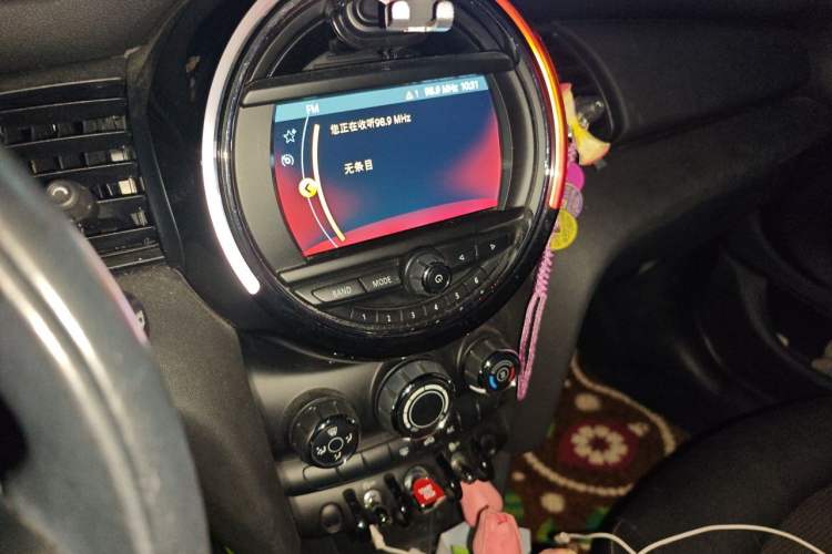 Used MINI 2019 1.5T ONE Five-Door Edition Audio And AC Panel