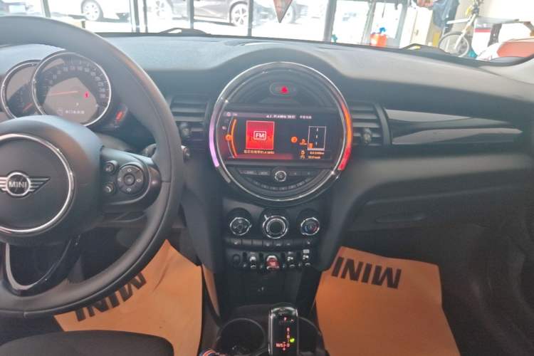 Used MINI 2019 1.5T COOPER Classic Edition Five-Door Version Audio And AC Panel