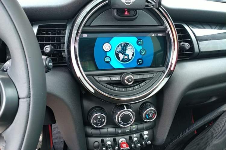 Used MINI 2019 1.5T COOPER Classic Edition Five-Door Version Audio And AC Panel
