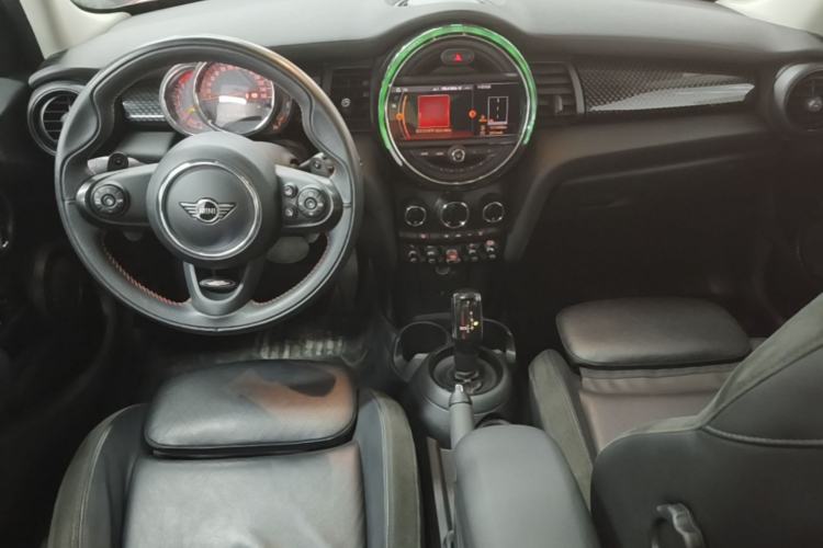 Used MINI 2019 2.0T COOPER S Classic Edition Five-Door Model Center Console