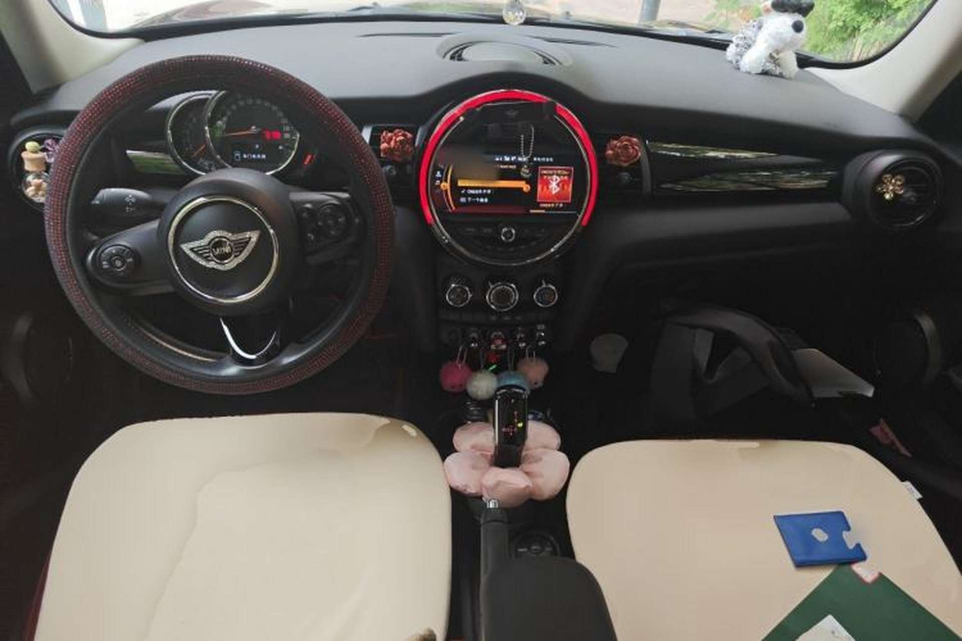 Used MINI 2019 1.5T COOPER Classic Edition Five-Door Version Center Console