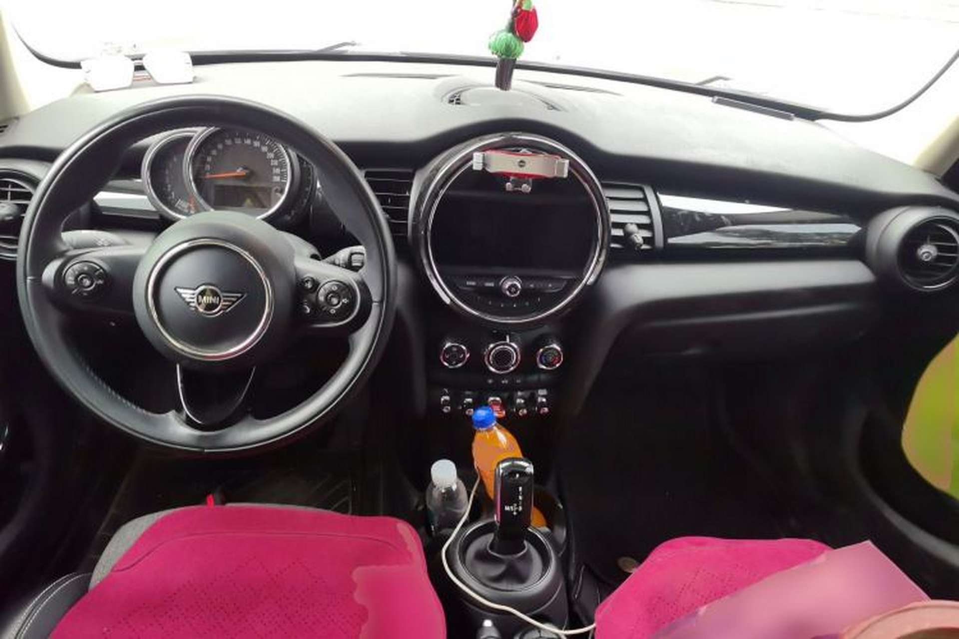 Used MINI 2019 1.5T COOPER Classic Edition Five-Door Version Center Console